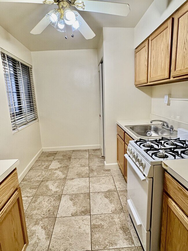 Interior Photo - 829 RCC