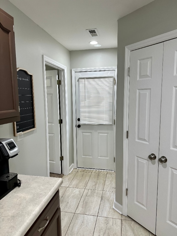 Building Photo - 1642 Thompson Dr