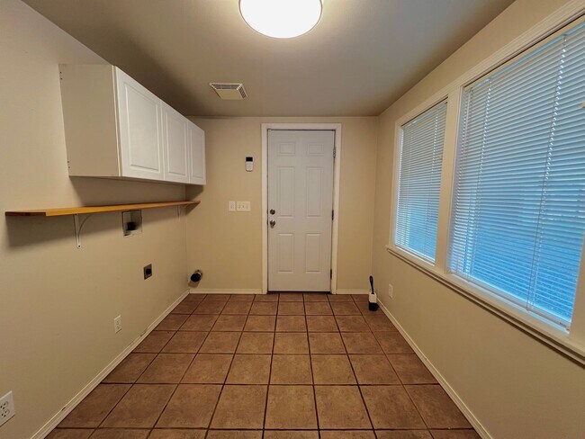 Building Photo - 261 Wilcox Rd