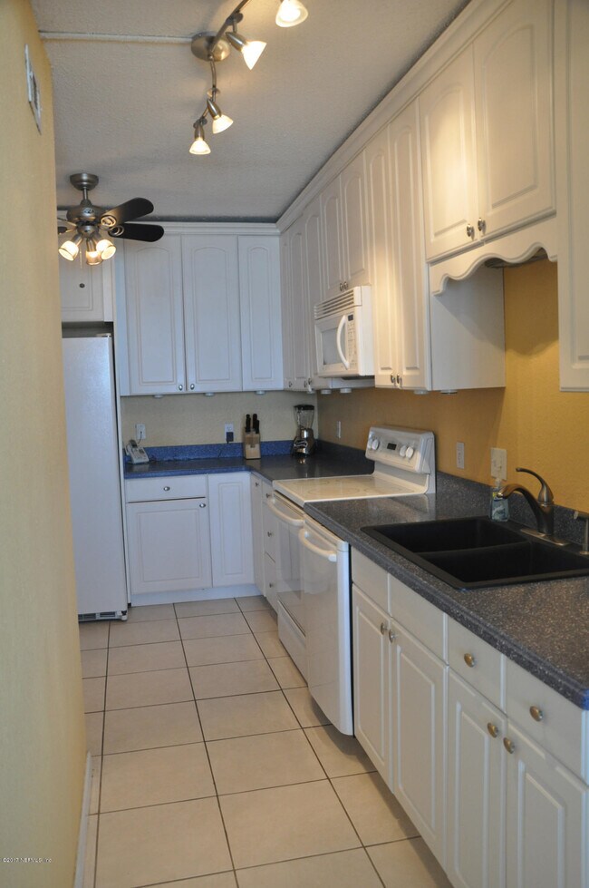 Building Photo - 601 1st St