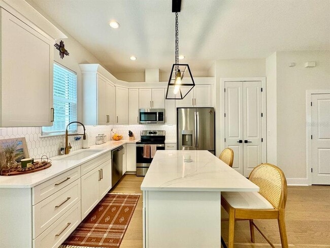 Building Photo - 3722 W Mango Ave