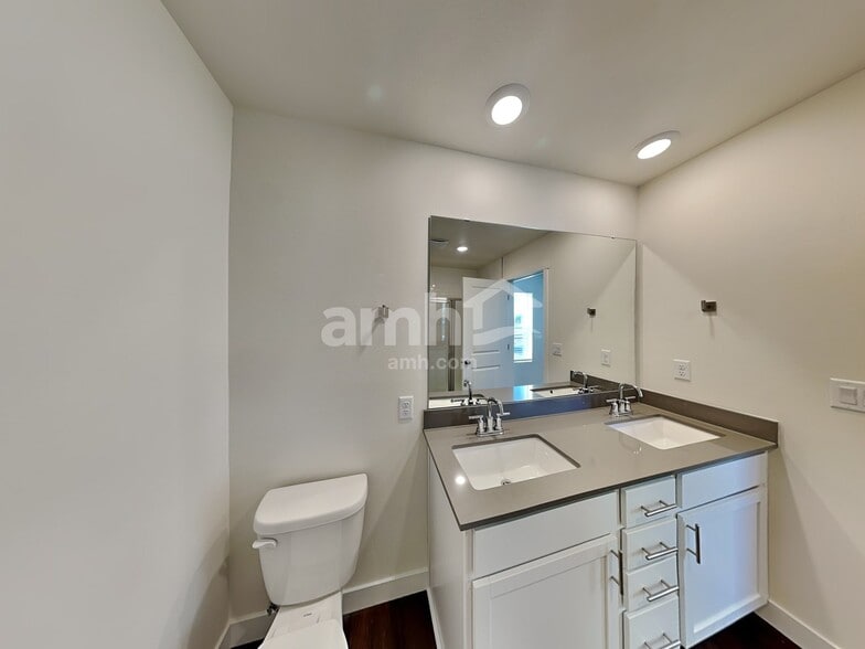 Building Photo - 4845 85th Ave NE