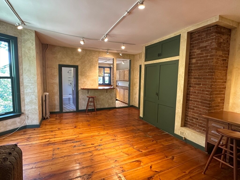 Building Photo - 80 Chestnut St