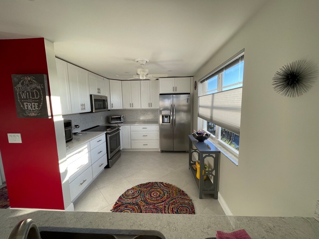 Building Photo - 901 Gardenia Dr