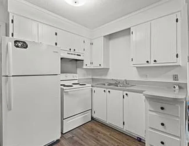 Building Photo - 1095 Cheyenne Ct