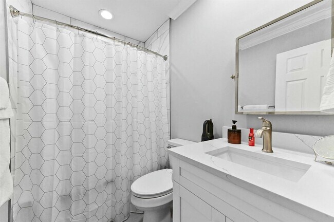 Building Photo - 279 Normandy Ln