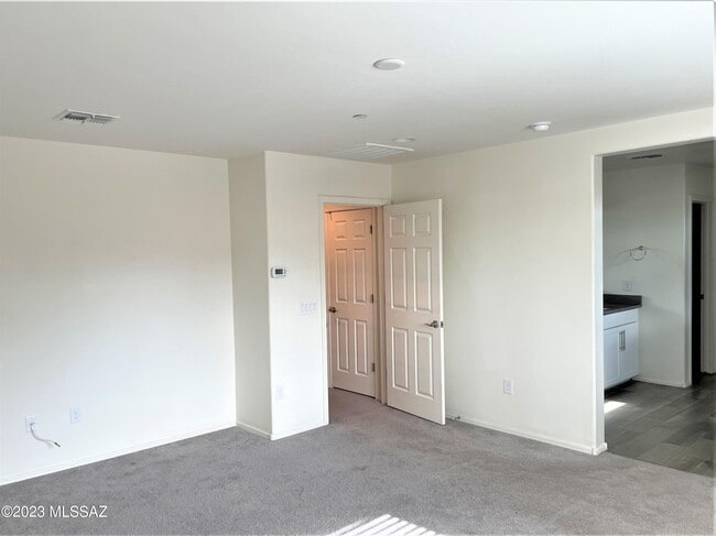 Building Photo - 9450 N Andrina Dr