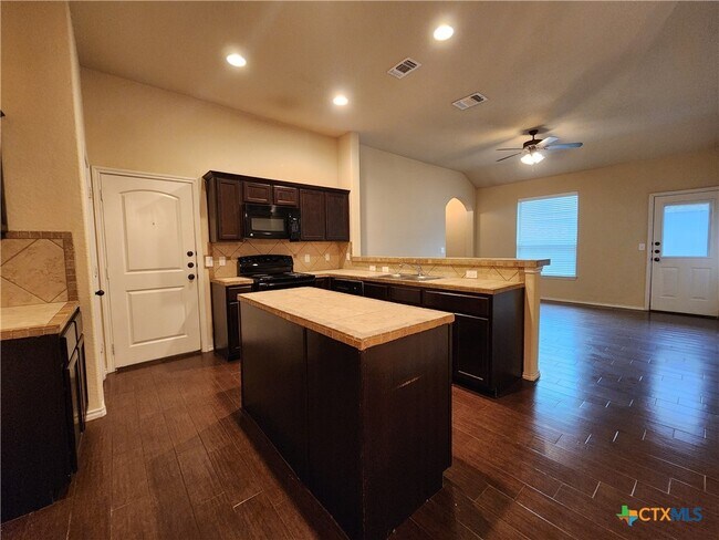 Building Photo - 712 Creekside Cir