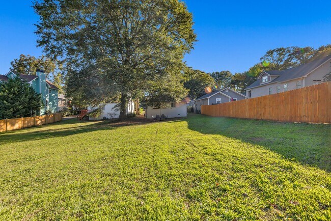 Building Photo - 1329 Walker Ave
