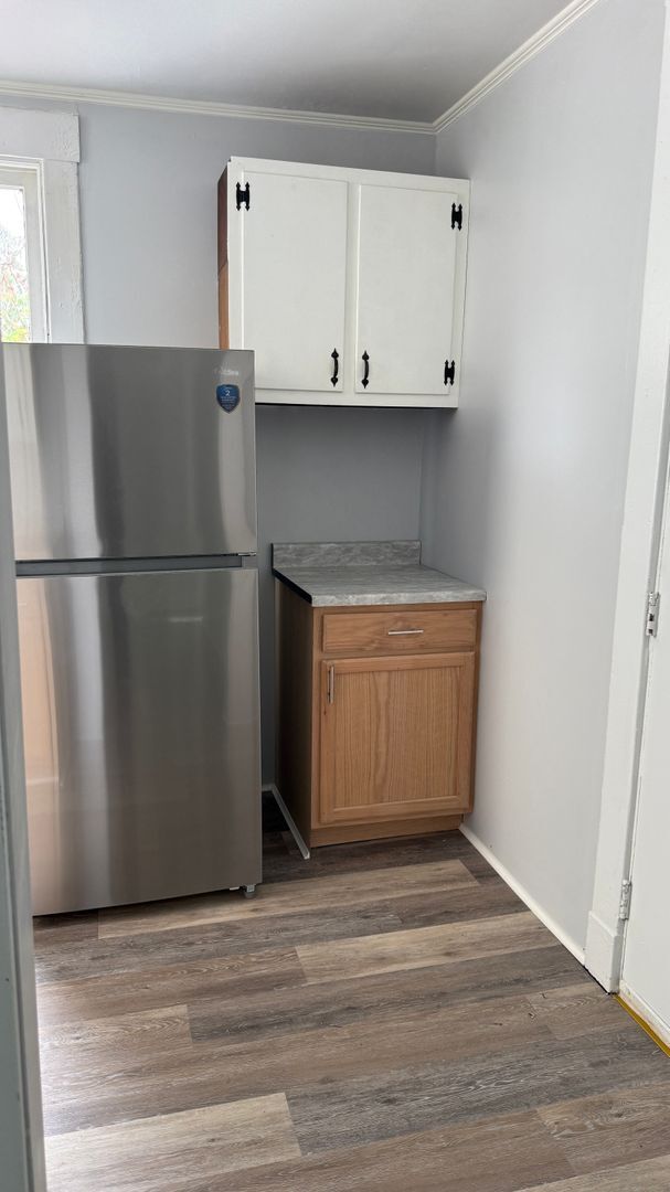 Building Photo - 2 bedroom house available now