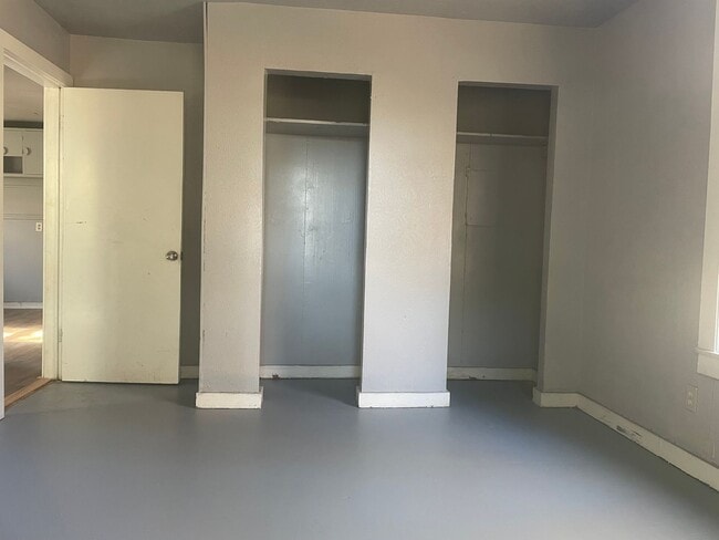 Building Photo - Cute 2 Bedroom House