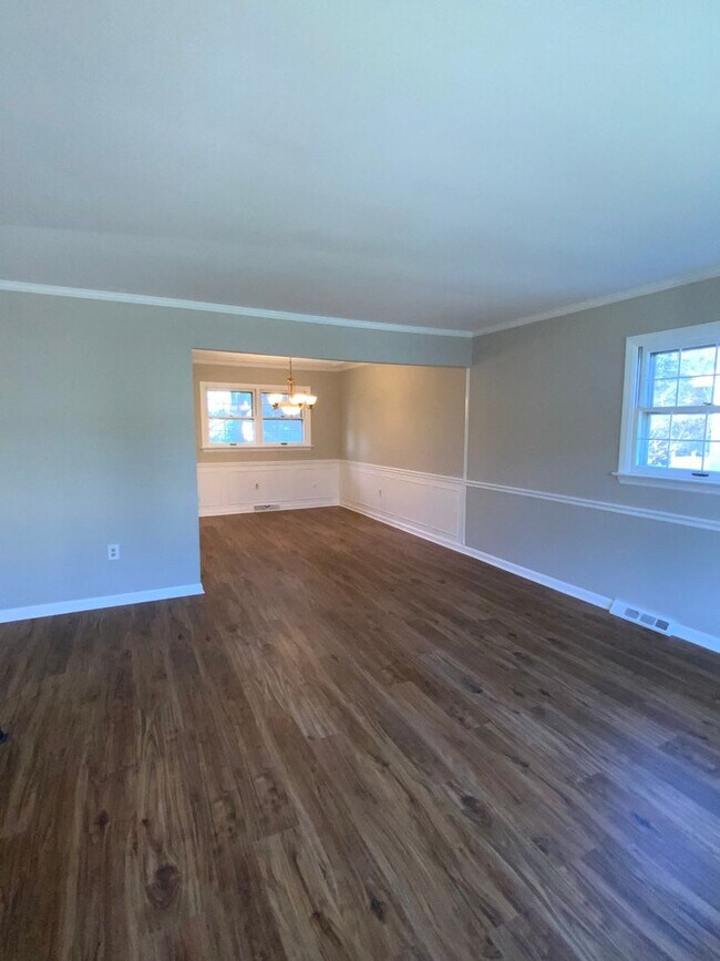 Building Photo - 418 Parkwynne Rd