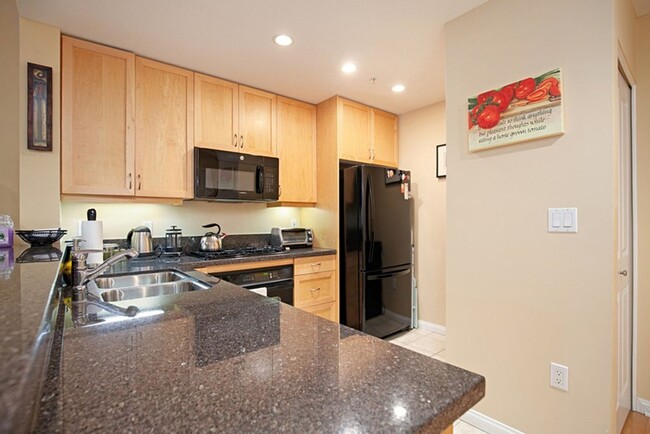 Building Photo - Fully Furnished 1 bedroom, 1 bath located ...