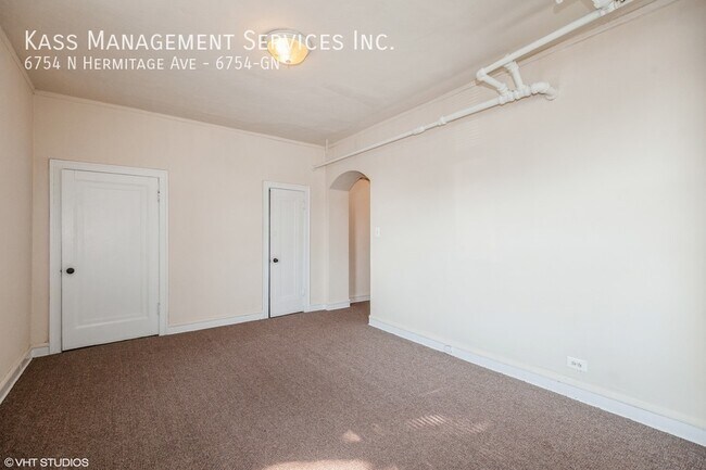 Building Photo - 6754 N Hermitage Ave