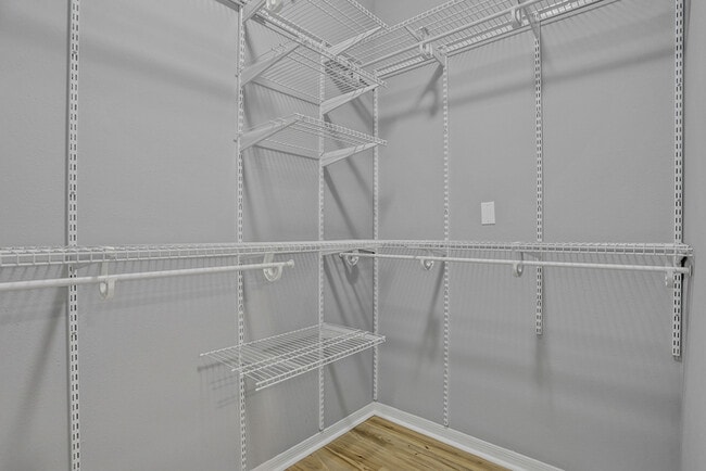 Building Photo - Stunning Remodeled 2 Bedroom Condo in Will...