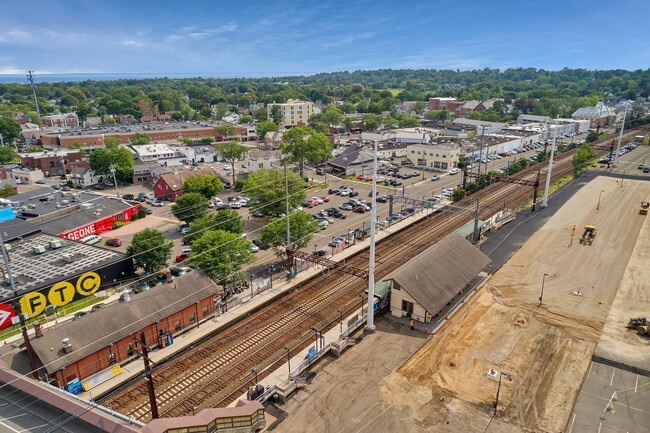 Building Photo - 318 Pine Creek Ave