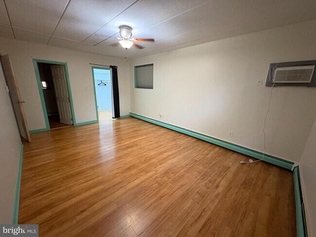 Building Photo - 1575 W Street Rd