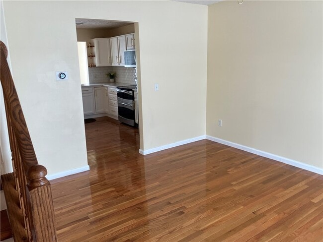 Building Photo - 120 Hummingbird Way