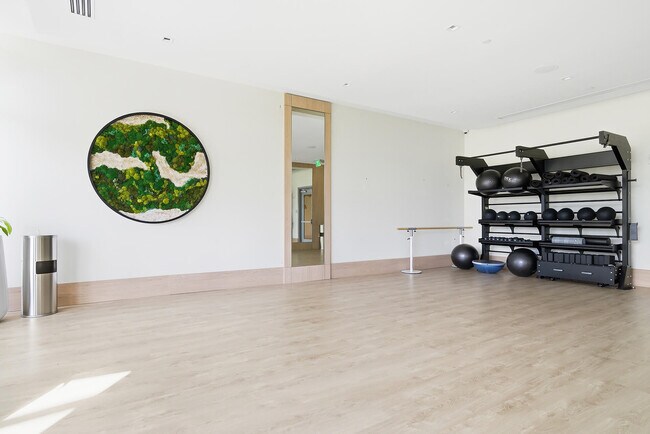 Building Photo - 220 Lake Shore Dr