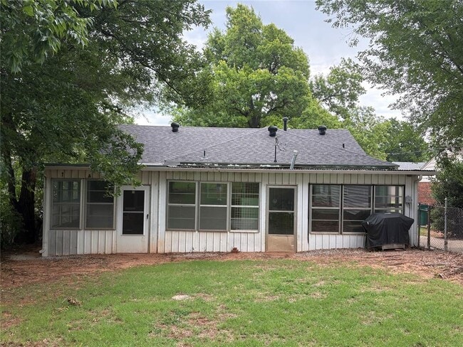 Building Photo - 5305 N Walker Ave