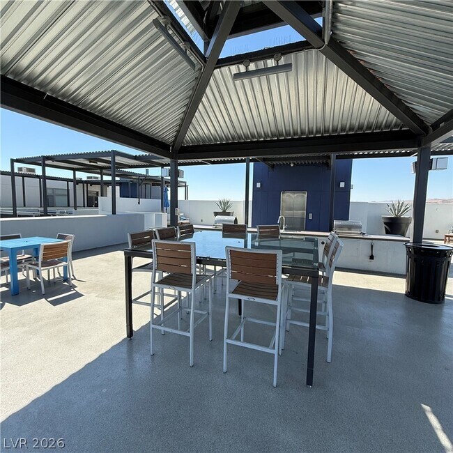 Building Photo - 8925 W Flamingo Rd
