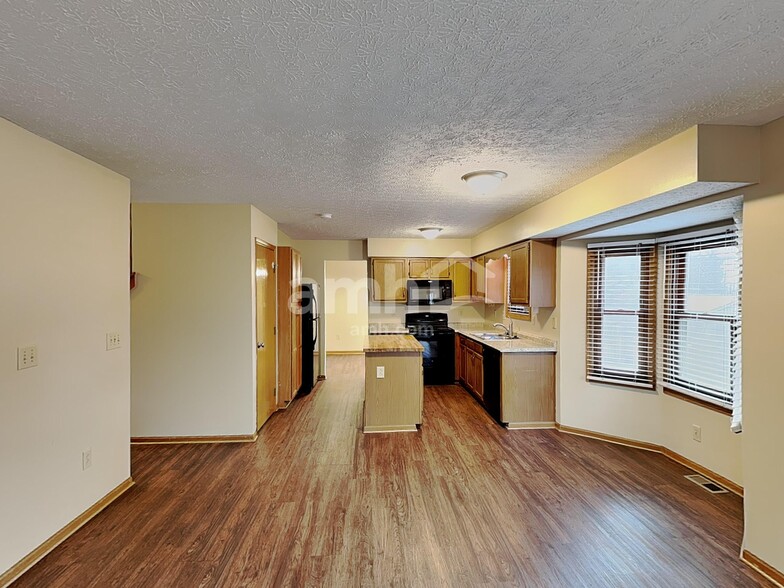 Building Photo - 105 Elmwood St