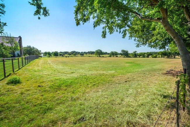 Building Photo - 3 Bedroom 2 Bath 2 Car Garage - Backs Up To A Nice Farm