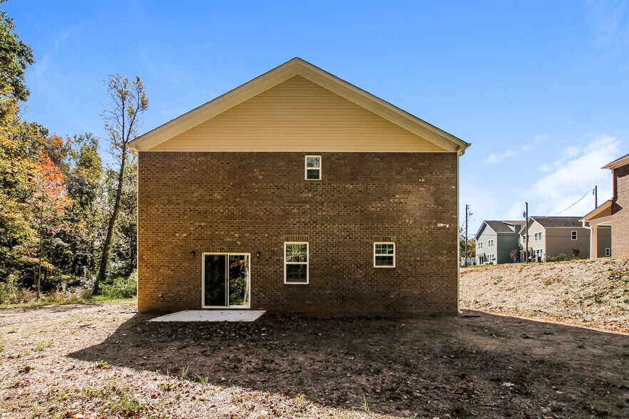 Building Photo - 6229 Woodland Cir