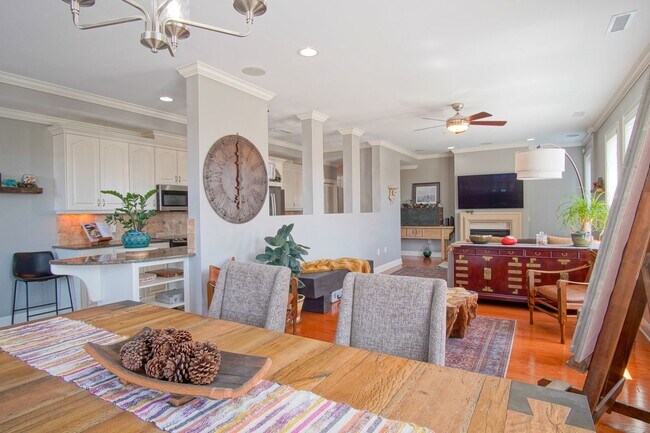 Building Photo - NEW LISTING!!!!!