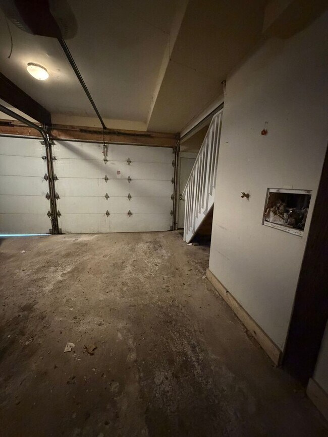 Building Photo - 1357 N Wolcott Ave