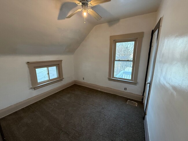 Building Photo - 3 BED 1 BATH IN THE OLD BROOKLYN NEIGHBORH...