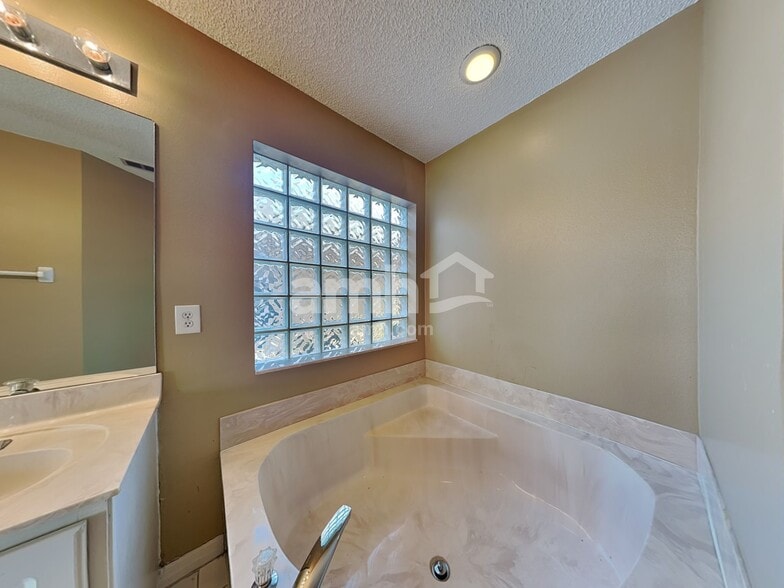 Building Photo - 3644 Becontree Pl