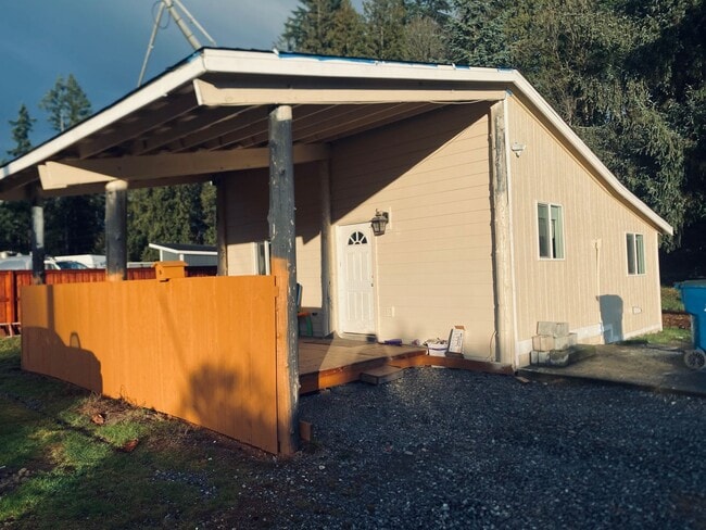 Building Photo - Charming Cottage Living in Granite Falls – By Appointment Only