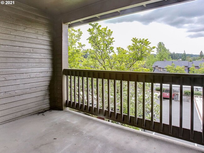 Building Photo - Sunny 2bdrm/2bath Condo in South Beaverton...