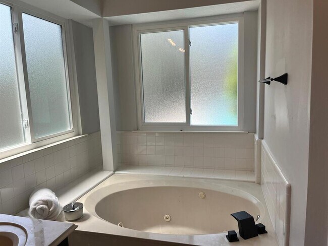 Building Photo - 14111 Torrey Vista Dr