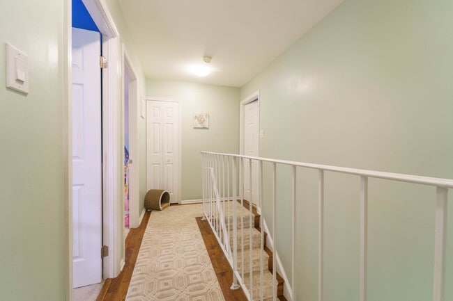 Building Photo - This 3 Bed 2.5 Bath Burke, VA Townhome is a Must See!