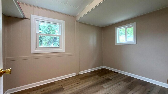 Building Photo - 540 Oakwood St