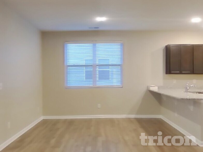 Building Photo - 1013 Pepper Stone Dr