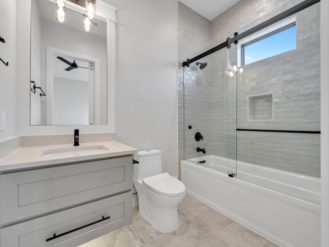 Building Photo - 330 Kelly Plantation Dr