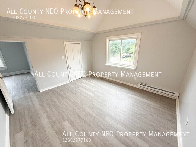 Building Photo - 2056 W 95th St