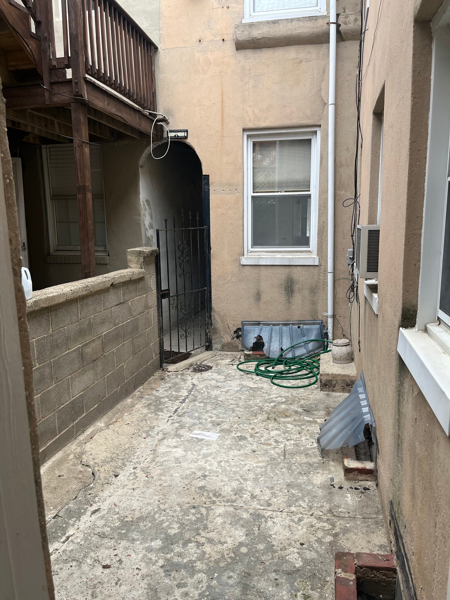 Building Photo - 246 S Exeter St