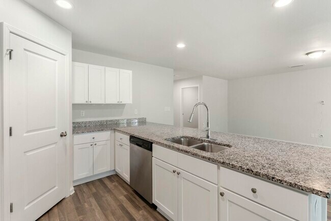 Building Photo - 610 Riverwalk Cir