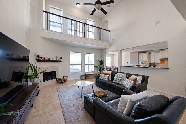 Building Photo - 4627 Miramar Dr