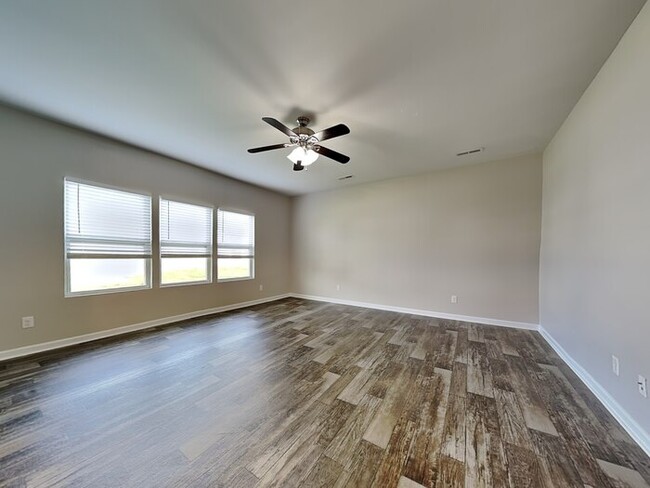 Building Photo - Spacious 4-Bedroom Home in Crystal Lakes ?...