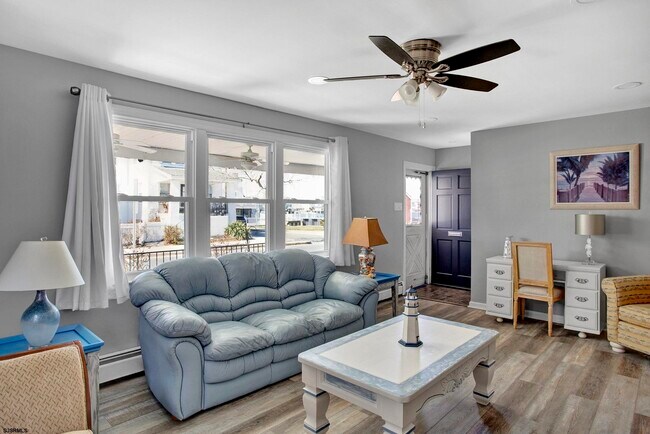 Building Photo - 13 N Victoria Ave