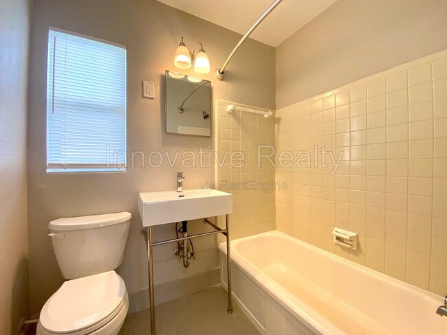 Building Photo - 311 Lake Annie Dr