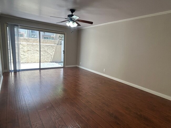 Building Photo - Spacious 2-bedroom with bonus room townhom...