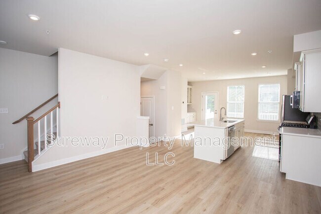 Building Photo - 8 Foxwood Dr