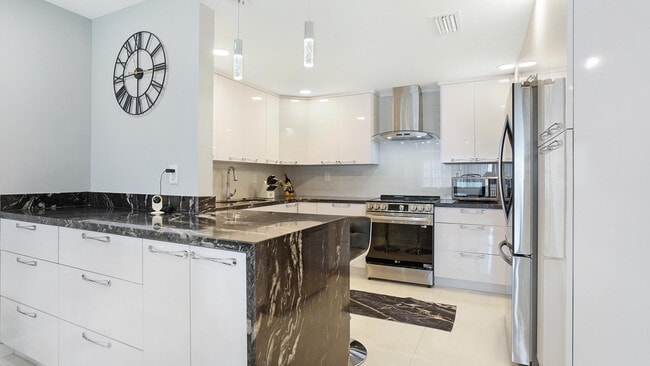 Building Photo - 3550 Galt Ocean Dr