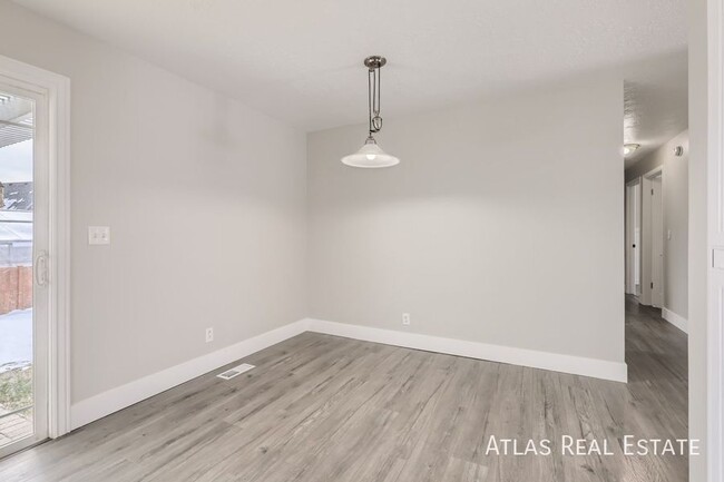 Building Photo - 4 WEEKS FREE RENT IF MOVED IN BY 11/30!  G...